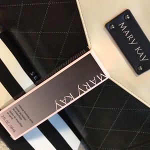 NIB Mary Kay Makeup Finishing Spray